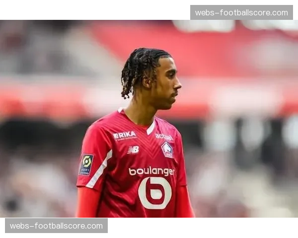 里尔官方宣布与主力中卫约罗完成续约，合同延至2030年